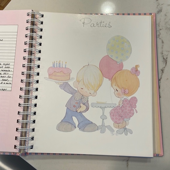 💕Precious Moments Collection💕 | Vintage Cookbook | 1988 | Bonus Included 🧁 - Picture 4 of 14